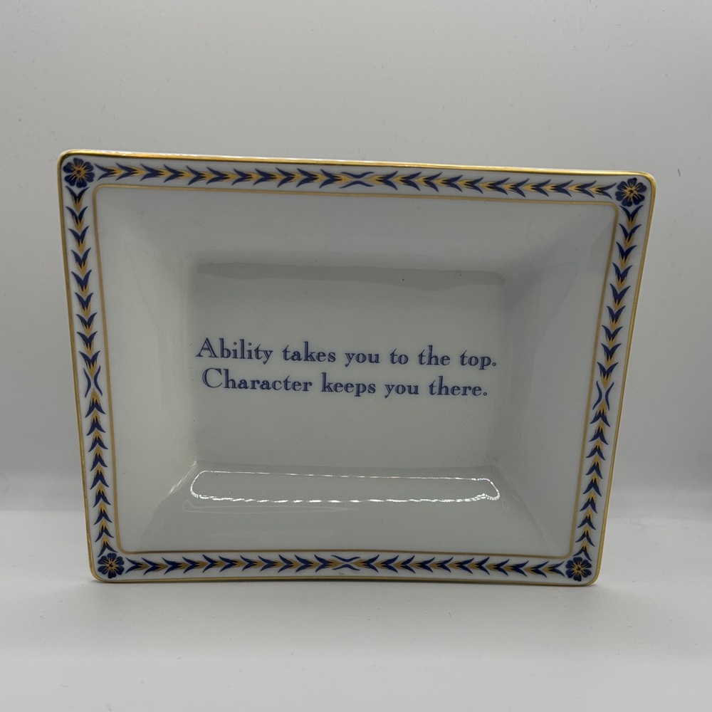 Mottahedeh Elegant White Ring Tray